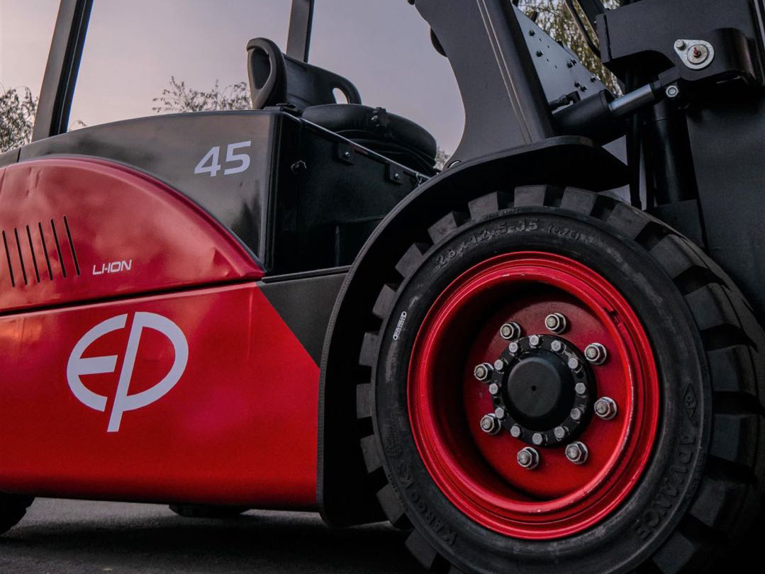 מלגזות משקל נגדי 4.0 - 5.5 טון - סדרה CPD40-55F8 – תמונה 2
