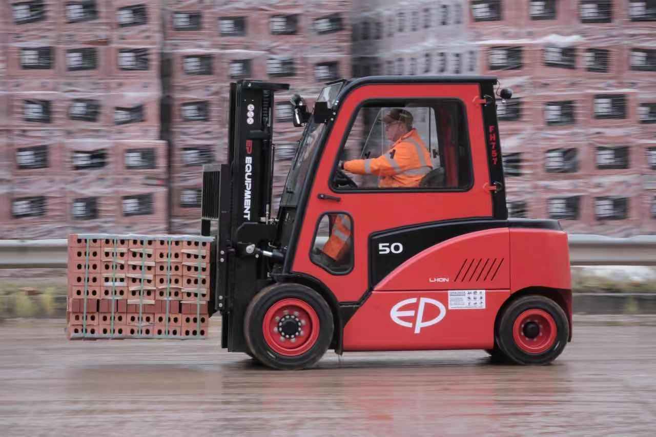 מלגזות משקל נגדי 4.0 - 5.5 טון - סדרה CPD40-55F8 – תמונה 3